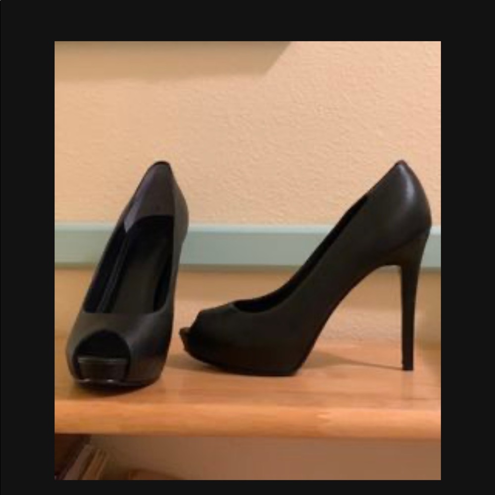 Guess Black Pumps